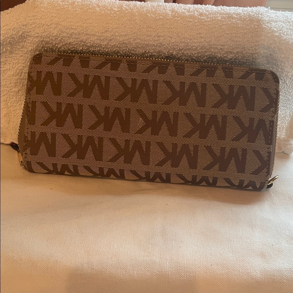 Michael Kors Tan and Beige:/Mocha Logo Wallet - Picture 3 of 14